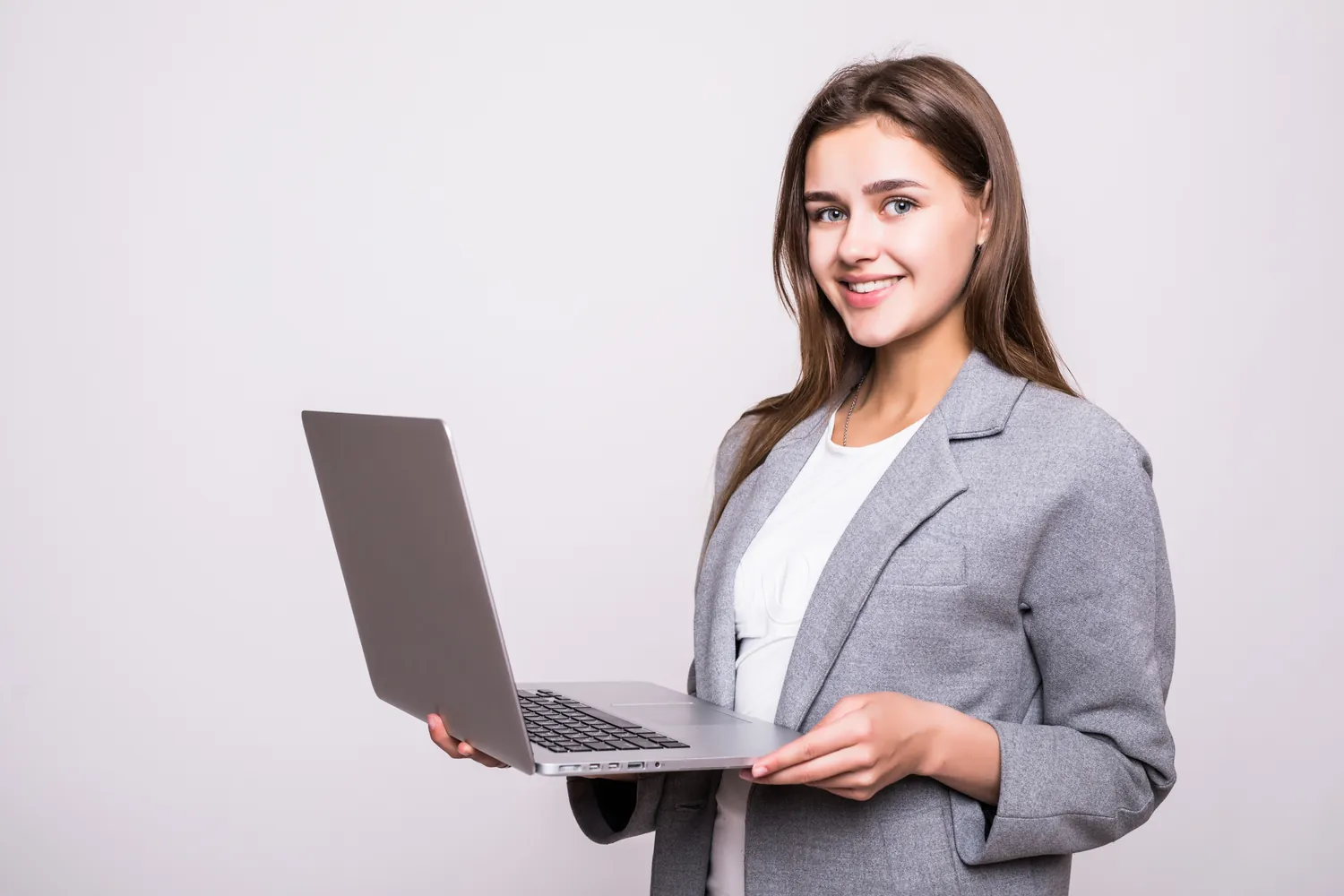 Finance leader running a CFO outreach workflow on a laptop